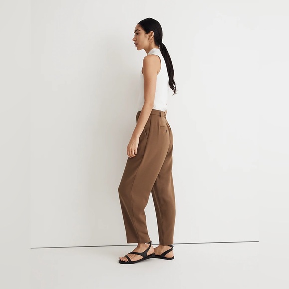 Pleated Tapered-Leg Pants in Easygoing Crepe - Picture 3 of 5